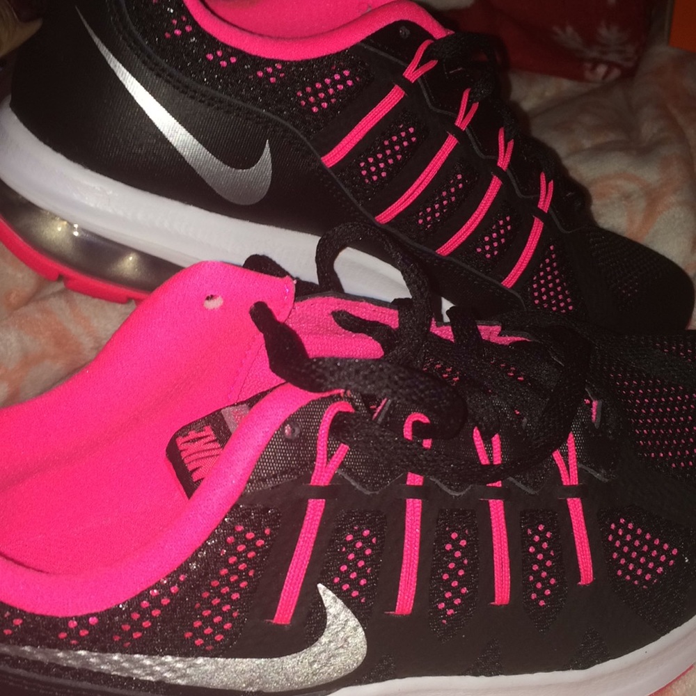 NIKE SHOES- AIR MAX DYNASTY